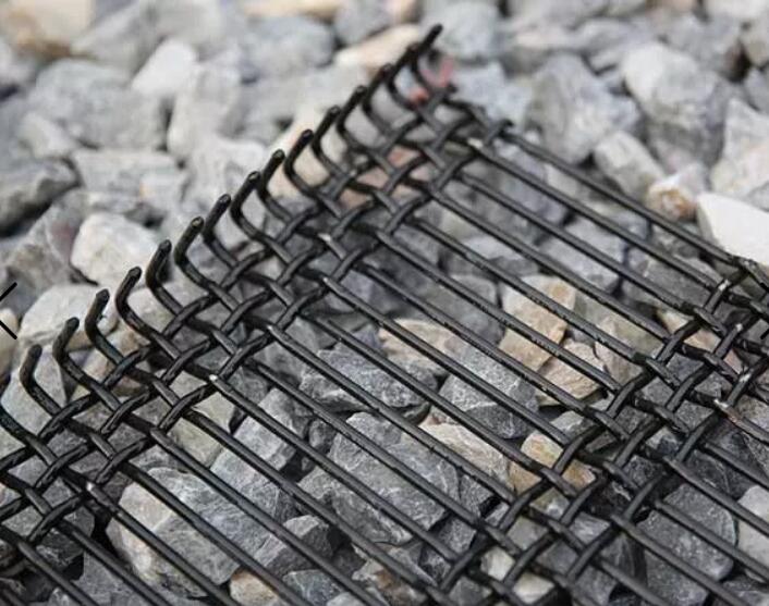 How is galvanized crimped wire mesh woven